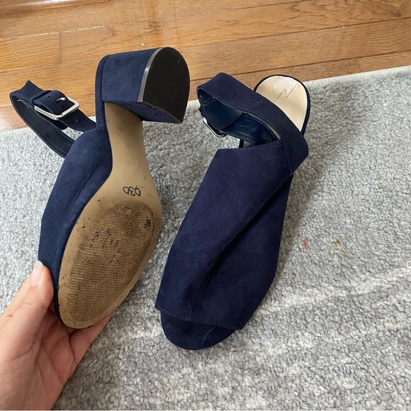 Navy Nine West heels - 10 - Picture 5 of 9